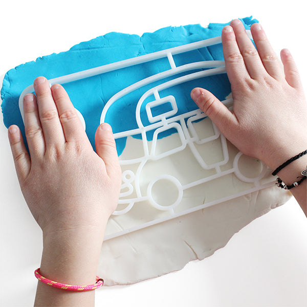 Set di pasta soffice da modellare, 5 panetti, 1 maxi sagoma camper, 6 accessori creativi, 1 tovaglietta.. PRIMO MOROCOLOR